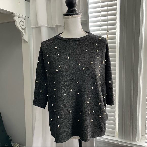 Zara Sweaters - Zara Trafaluc Gray Charcoal Sweater with Pearl Accents Short Sleeve Sz S